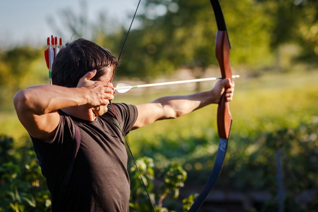 katniss everdeen shooting bow and arrow drawing