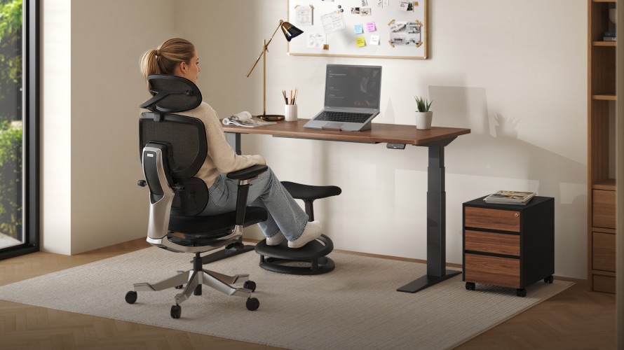 Stay supported while you work with the CF4 footrest.