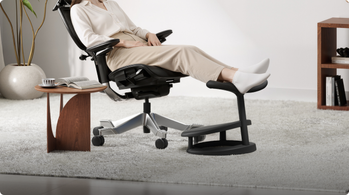 Lean back and fully unwind with the CF4 footrest.