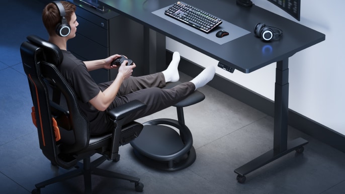 Game in a more relaxed position with the CF4 footrest.