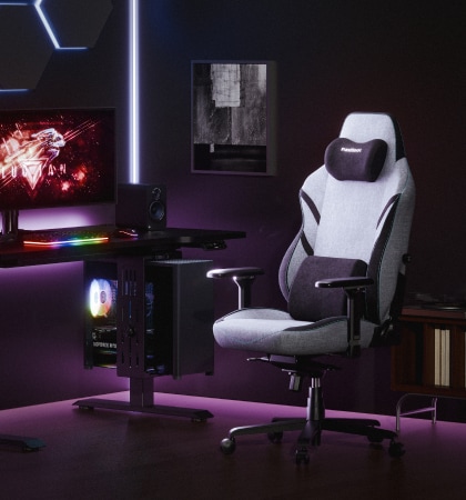 A GC7 gaming chair in front view in a vibrant purple-lit gaming room